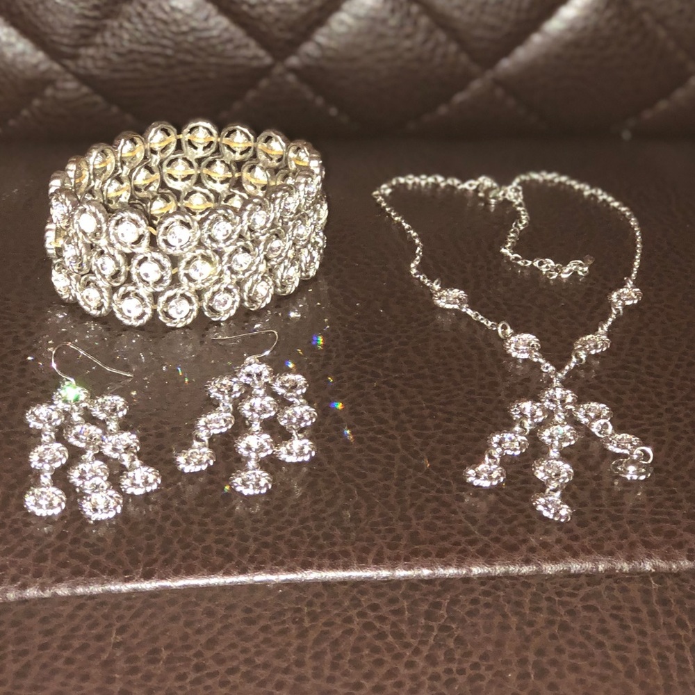 Beautiful Jewelry Set - Picture 1 of 4